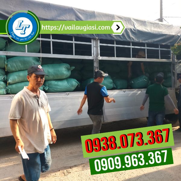 Hỗ trợ giao hàng giẻ lau cho khách Hỗ trợ giao hàng giẻ lau cho khách