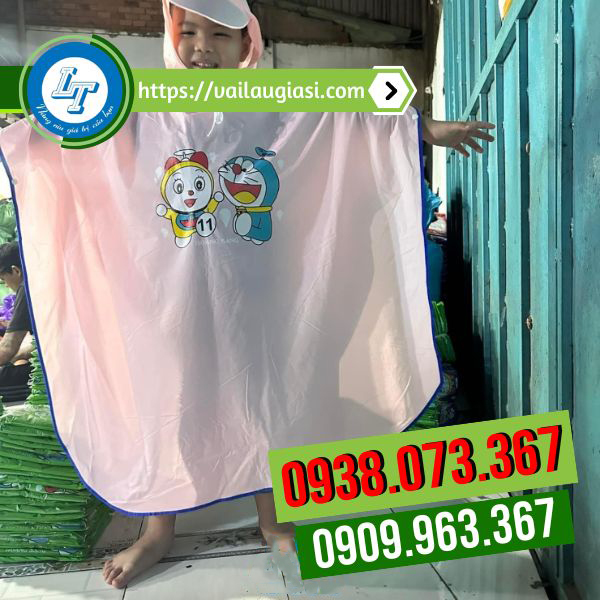 Áo mưa cánh dơi Doraemon rất được các bé yêu thích Áo mưa cánh dơi Doraemon rất được các bé yêu thích