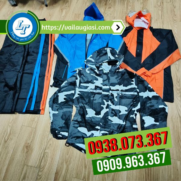 Màu sắc, mẩu mã bộ quần áo mưa đa dạng Màu sắc, mẩu mã bộ quần áo mưa đa dạng