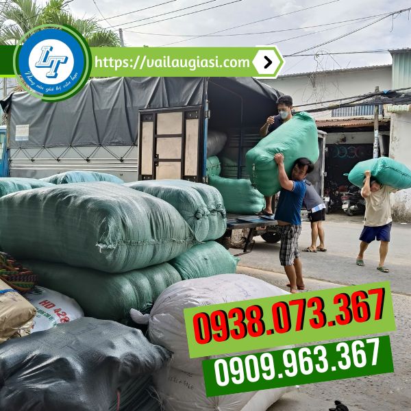 Giao các bao mũ chống nắng rộng vành Giao các bao mũ chống nắng rộng vành