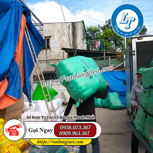 Nhân viên giao hàng giẻ lau máy 3 lớp Lê Thanh Nhân viên giao hàng giẻ lau máy 3 lớp Lê Thanh