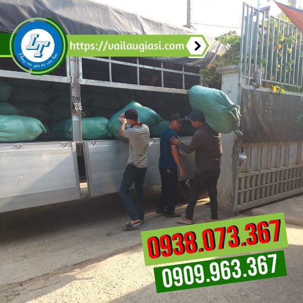 Ở Lê Thanh luôn có sẵn hàng giẻ lau trắng Ở Lê Thanh luôn có sẵn hàng giẻ lau trắng