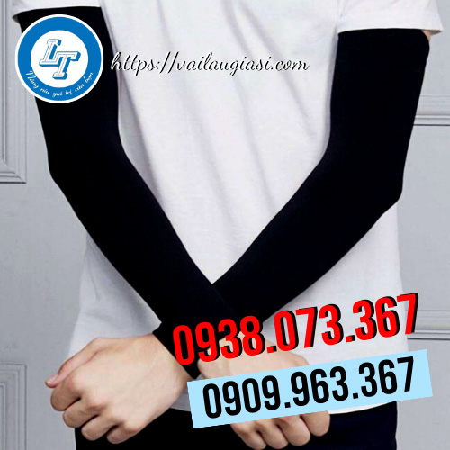 Chất liệu cotton ôm sát vào cánh tay, thấm hút, khô thoáng Chất liệu cotton ôm sát vào cánh tay, thấm hút, khô thoáng