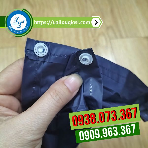 Mọi người nhớ cài nút bấm bên hông để hạn chế nước bắn nhé Mọi người nhớ cài nút bấm bên hông để hạn chế nước bắn nhé