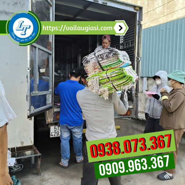 Giao bao tải đóng hàng cho khách Giao bao tải đóng hàng cho khách