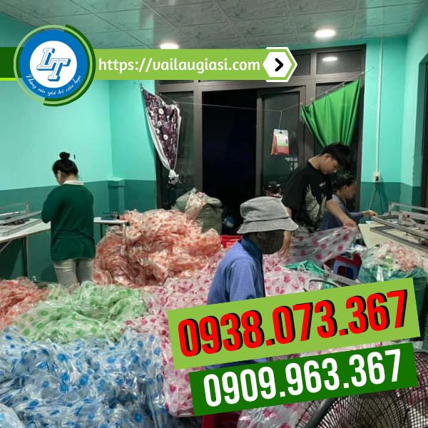 Quá trình sản xuất áo mưa Quá trình sản xuất áo mưa