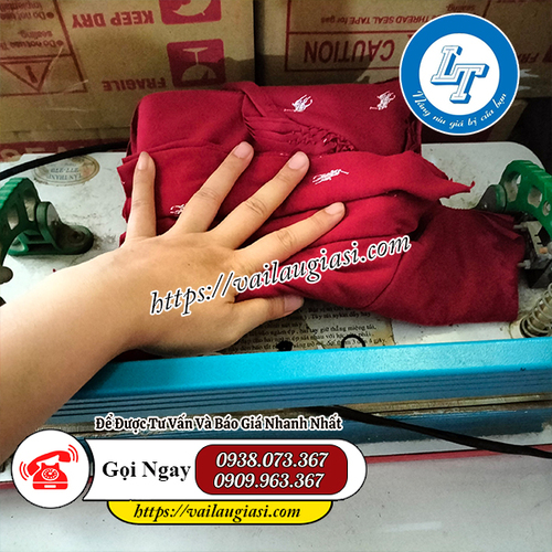 Sử dụng giẻ lau công nghiệp để lau dầu nhớt Sử dụng giẻ lau công nghiệp để lau dầu nhớt