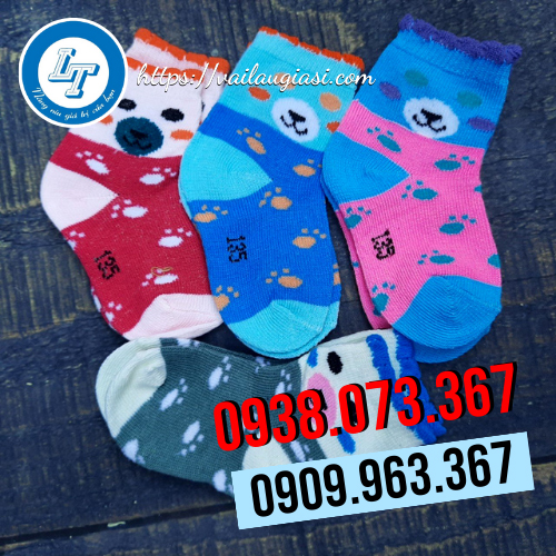Tất trẻ em có nhiều màu, nhiều họa tiết dễ thương Tất trẻ em có nhiều màu, nhiều họa tiết dễ thương
