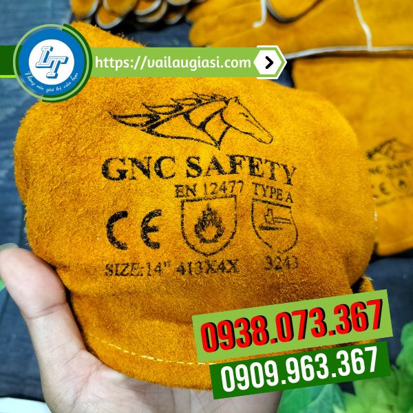 Thông tin găng tay được in rõ nét trên găng tay Thông tin găng tay được in rõ nét trên găng tay