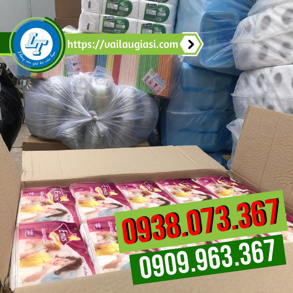 Đóng gói thùng 30 bịch khăn giấy vuông Emos Đóng gói thùng 30 bịch khăn giấy vuông Emos