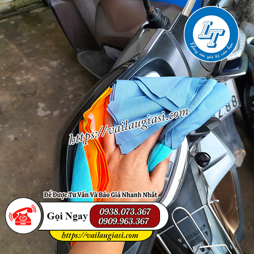 Sử dụng giẻ lau lau chùi trong xưởng sửa chữa và rửa xe Sử dụng giẻ lau lau chùi trong xưởng sửa chữa và rửa xe