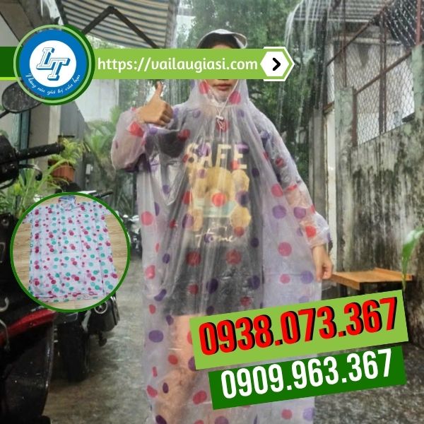 Mẫu mã áo mưa chấm bi to bắt mắt