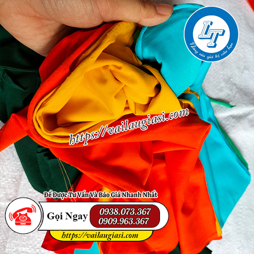 Vải vụn được thu gom để sản xuất thành giẻ lau Vải vụn được thu gom để sản xuất thành giẻ lau