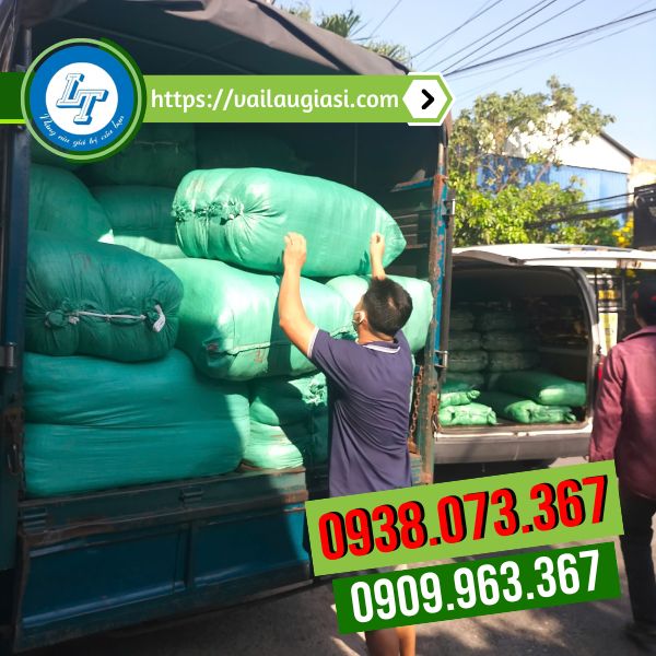 Vận chuyển tất vớ cho khách Vận chuyển tất vớ cho khách