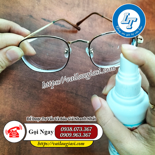 Xịt rửa mắt kính bằng nước rửa chuyên dụng Xịt rửa mắt kính bằng nước rửa chuyên dụng