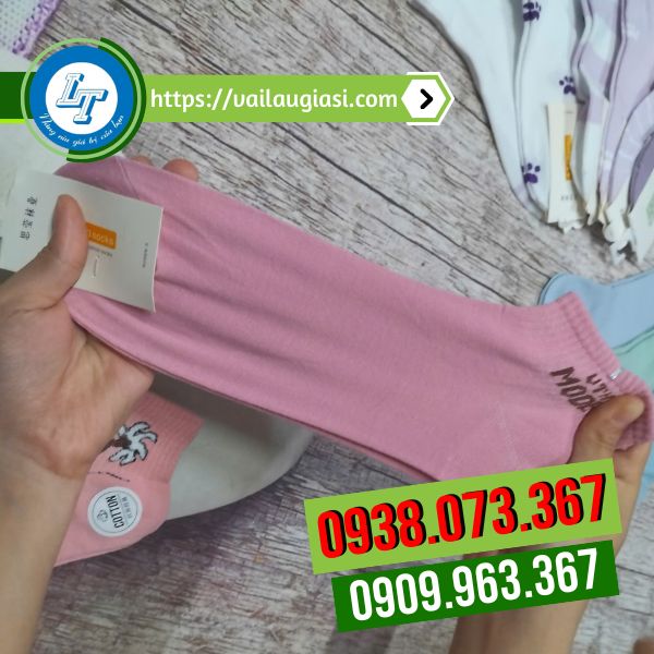 Chất liệu vớ cotton co giãn, thấm hút tốt Chất liệu vớ cotton co giãn, thấm hút tốt