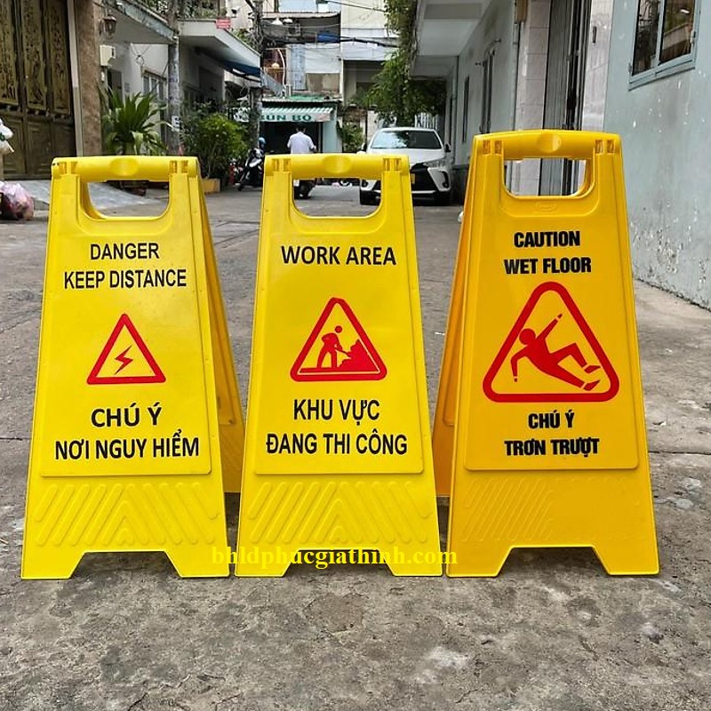 Biển cảnh báo Chú Ý Trơn Trượt biển chữ A