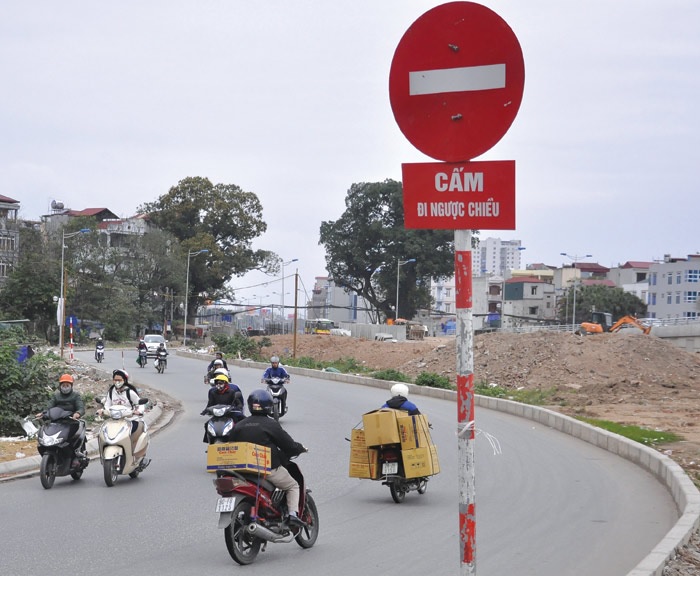 Biển báo giao thông phản quang P.102 Cấm Đi Ngược Chiều