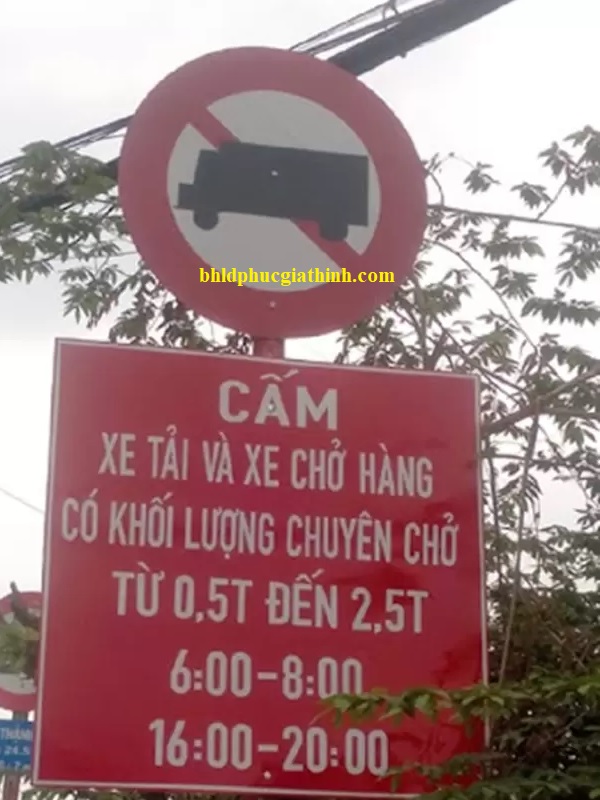Biển báo giao thông P.106 cấm xe tải có phản quang