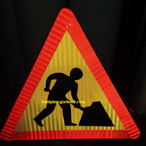 Biển cảnh báo "Công Trường Đang Thi Công" hình tam giác có phản quang