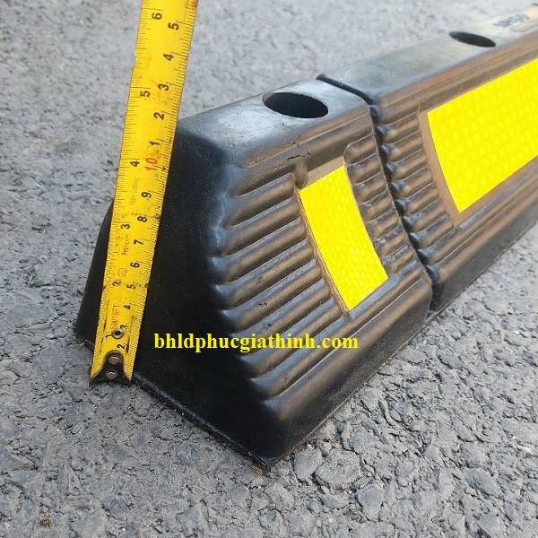 Chặn bánh xe cao su nhập khẩu kích thước 600x120x100mm