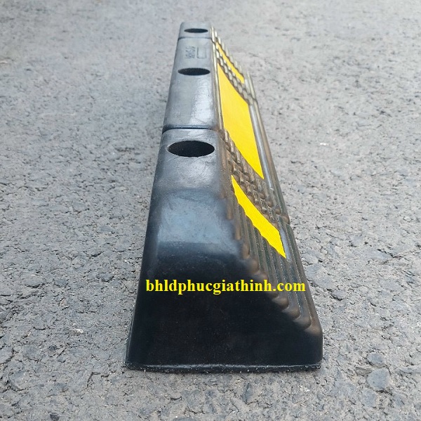 Chặn bánh xe cao su nhập khẩu kích thước 600x120x100mm