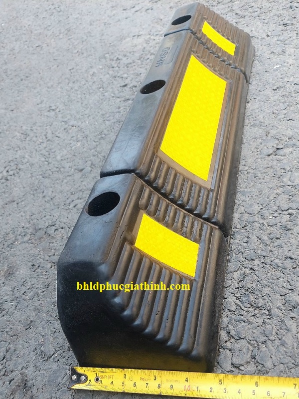 Chặn bánh xe cao su nhập khẩu kích thước 600x120x100mm