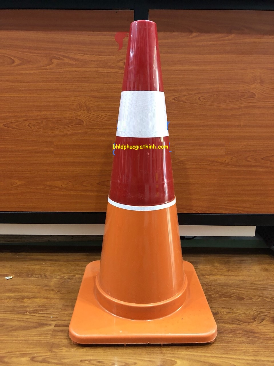 Cọc tiêu giao thông phản quang cao 70cm GT.70B nhựa HDPE cứng