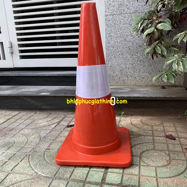 Cọc tiêu giao thông phản quang cao 70cm GT.70D1 chất liệu nhựa HDPE dẻo