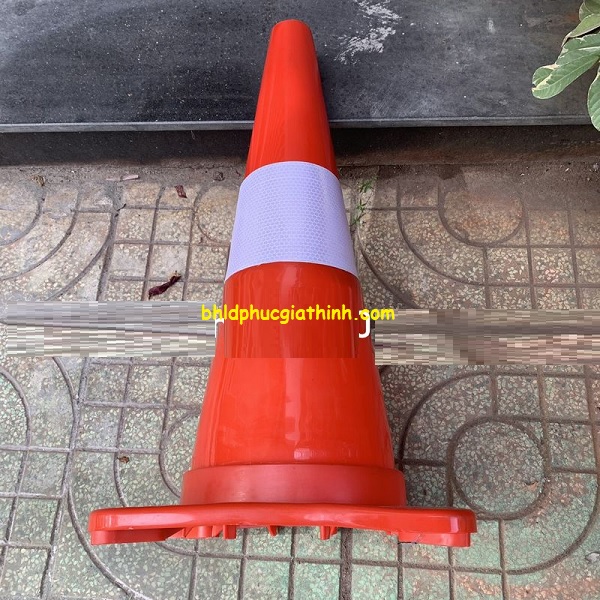 Cọc tiêu giao thông phản quang cao 70cm GT.70D1 chất liệu nhựa HDPE dẻo