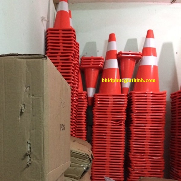 Cọc tiêu giao thông cao 45cm chất liệu cao su dẻo