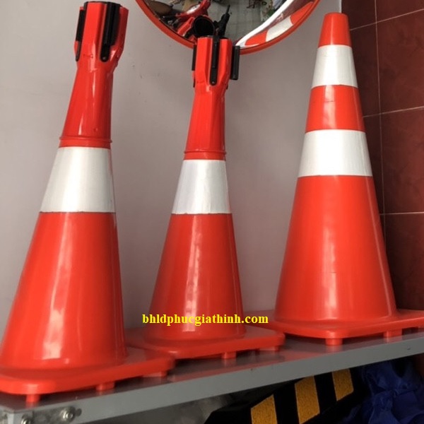 Cọc tiêu giao thông cao 70cm chất liệu cao su dẻo