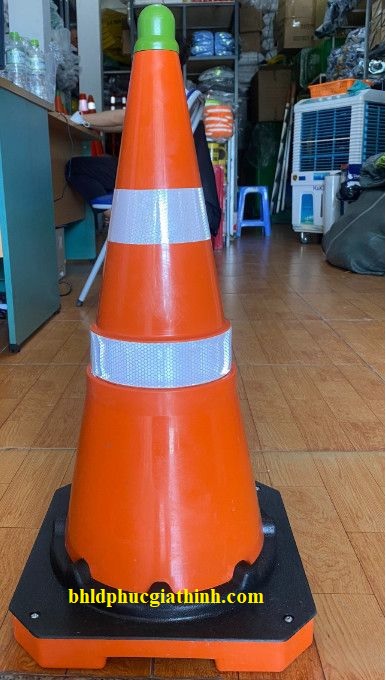 Cọc tiêu giao thông GT.52 cao 63.5cm có hai đường phản quang trắng