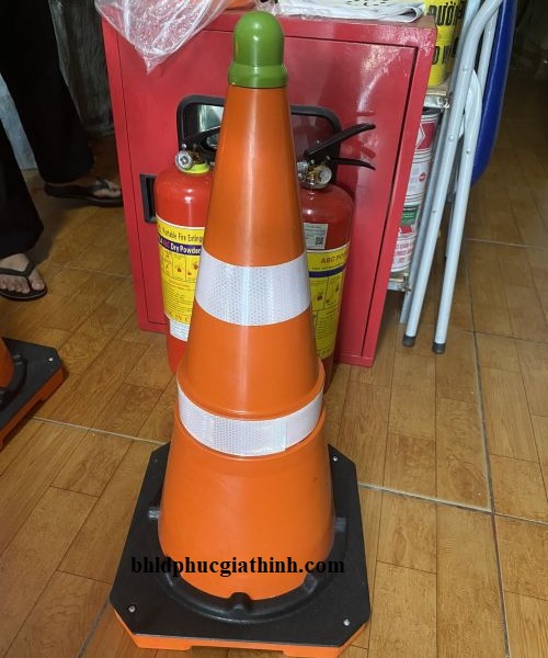 Cọc tiêu giao thông GT.52 cao 63.5cm có hai đường phản quang trắng