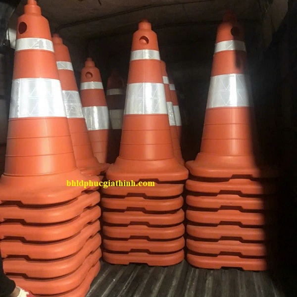 Cọc tiêu giao thông cỡ lỡn Super Cone kích thước L520 x W520 x H1000mm chất liệu HDPE