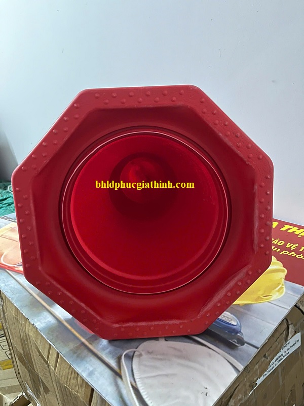 Cọc tiêu giao thông hình chóp nón màu đỏ phản quang trắng cao 70cm