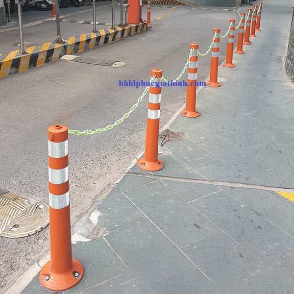 Cọc tiêu phân làn hình trụ nhựa dẻo có đầu gắn dây xích kích thước ø200 x ø80 x H750mm
