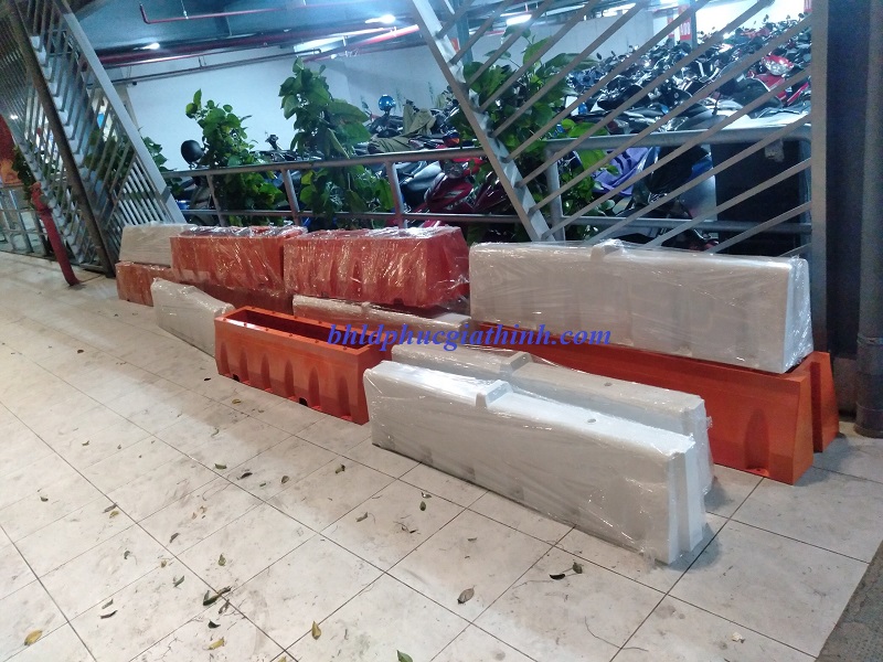 DẢI PHÂN CÁCH GIAO THÔNG TB BẰNG NHỰA DÀI 1.5M