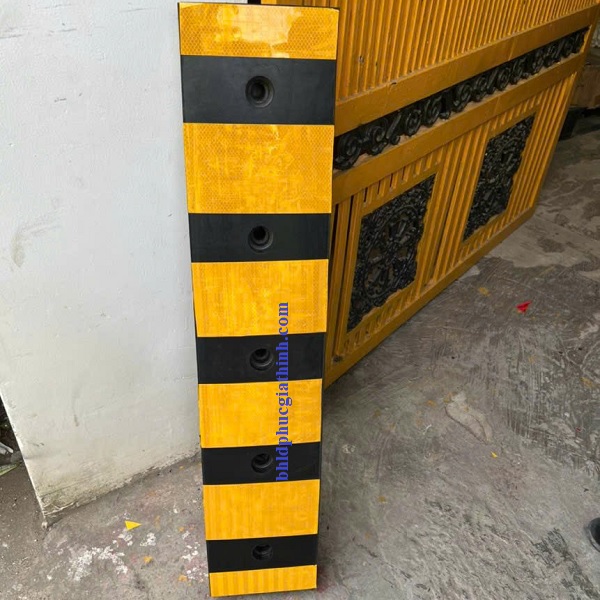 Đệm cao su chống va đập giảm chấn có phản quang kích thước 1000x200x100mm