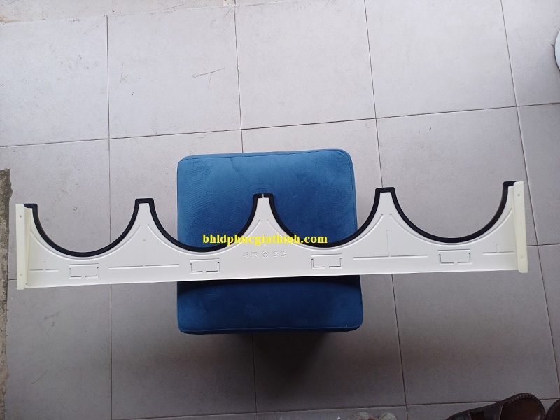 Giá treo nón bảo hộ lao động Hàn Quốc loại 4 nón