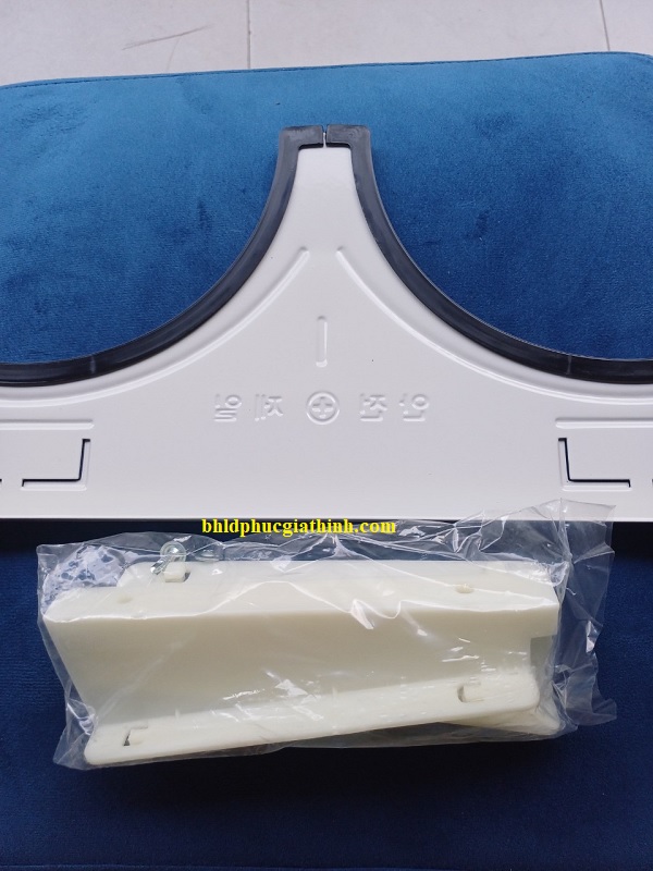 Giá treo nón bảo hộ lao động Hàn Quốc loại 4 nón