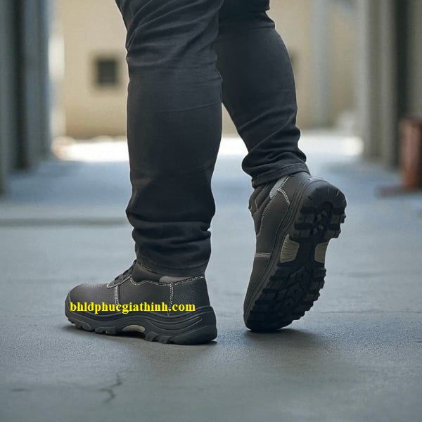 Giày bảo hộ cao cổ đế chịu nhiệt 300 độ Titan Safety Cronus Mid