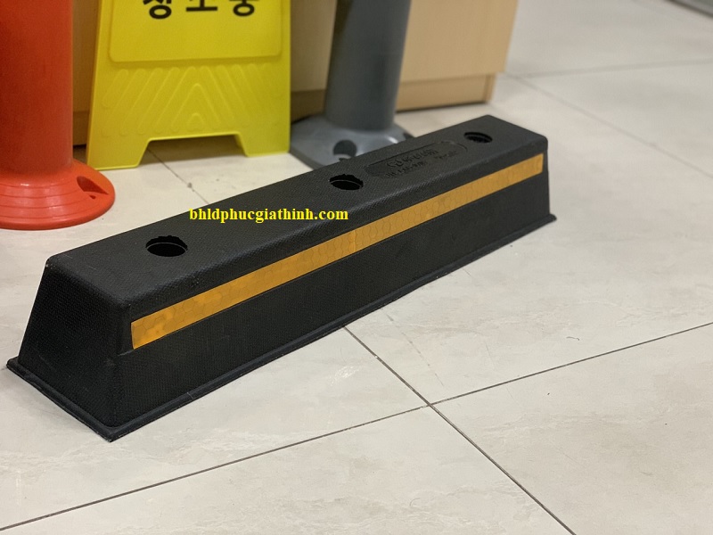 Gờ chặn lùi cao su 75cm (750*150*120mm) có phản quang Hàn Quốc