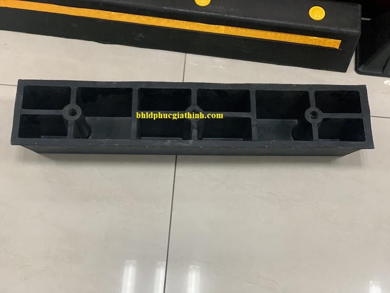 Gờ chặn lùi cao su 75cm (750*150*120mm) có phản quang Hàn Quốc