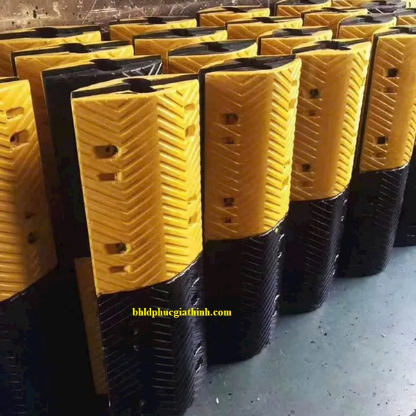 Gờ giảm tốc cao su chịu lực kích thước L1000 x W300 x H30mm