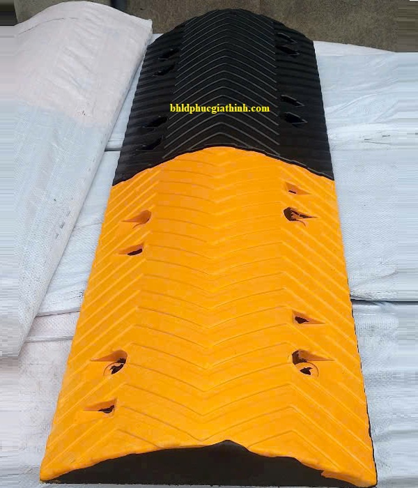 Gờ giảm tốc cao su chịu lực kích thước L1000 x W300 x H30mm