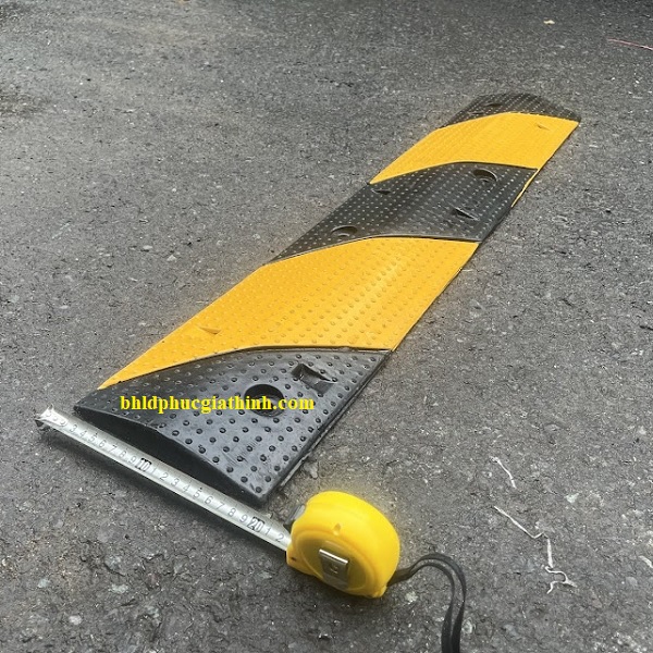 Gờ giảm tốc cao su vàng đen kích thước Dài 1000 x Rộng 190 x Cao 25mm