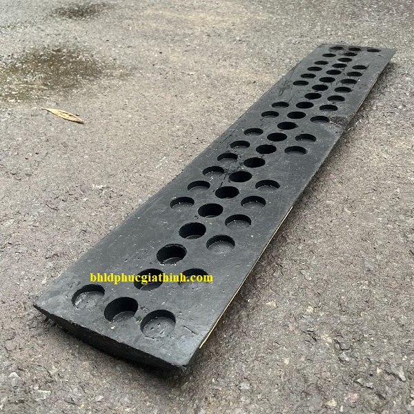 Gờ giảm tốc cao su vàng đen kích thước Dài 1000 x Rộng 190 x Cao 25mm