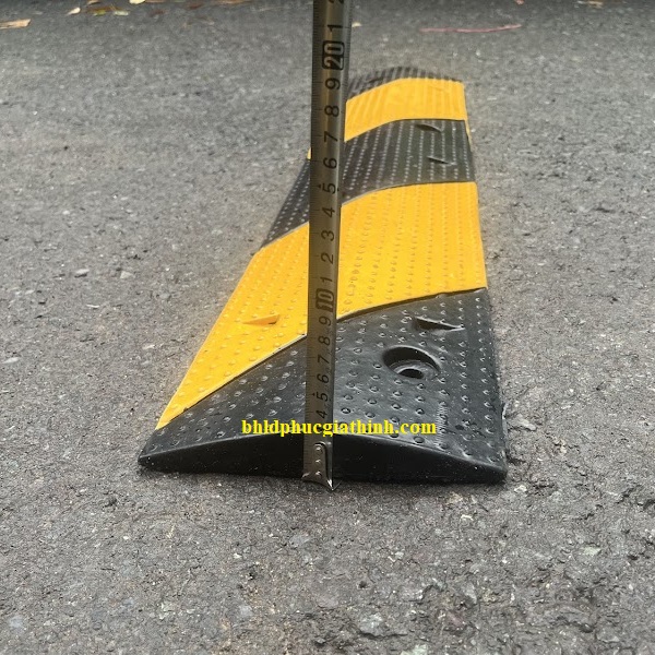Gờ giảm tốc cao su vàng đen kích thước Dài 1000 x Rộng 190 x Cao 25mm