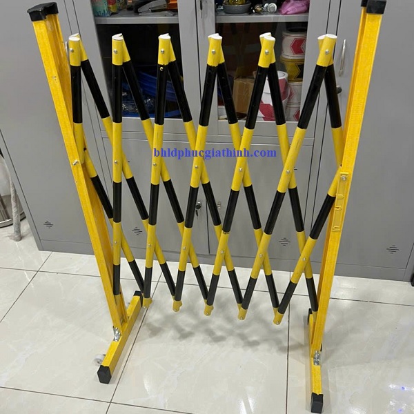 Hàng rào nhựa di động kích thước 1.2m x 2.5m có thể xếp gọn